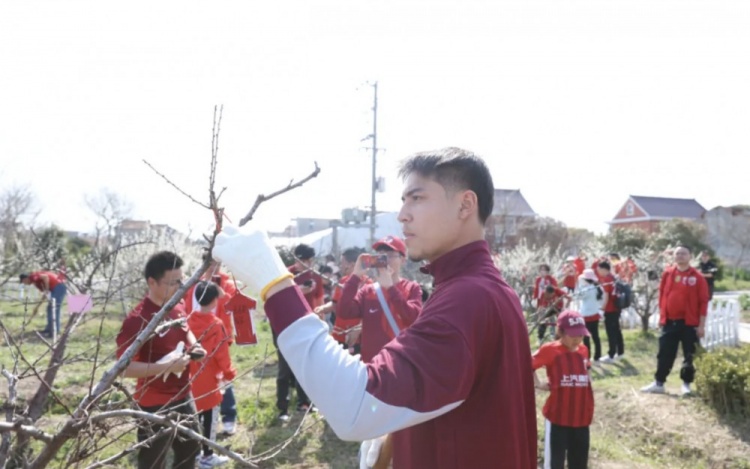 吾米提江:希望能尽早帮助球队 愿望就是海港冠军