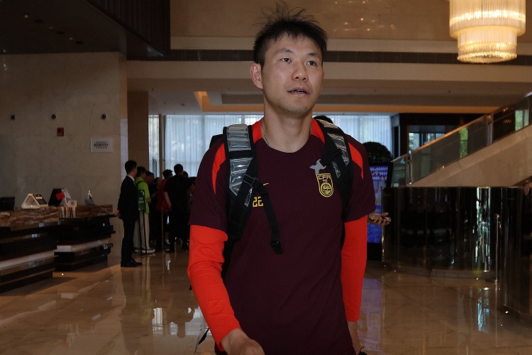 媒体人:如果李源一没伤没病,他落选名单在逻辑上讲不出合理性